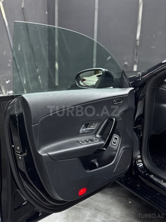 Mercedes CLA 200