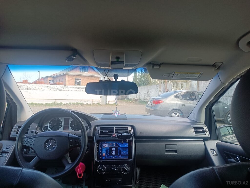 Mercedes B 200