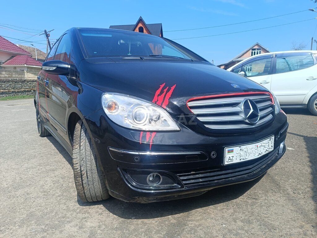 Mercedes B 200