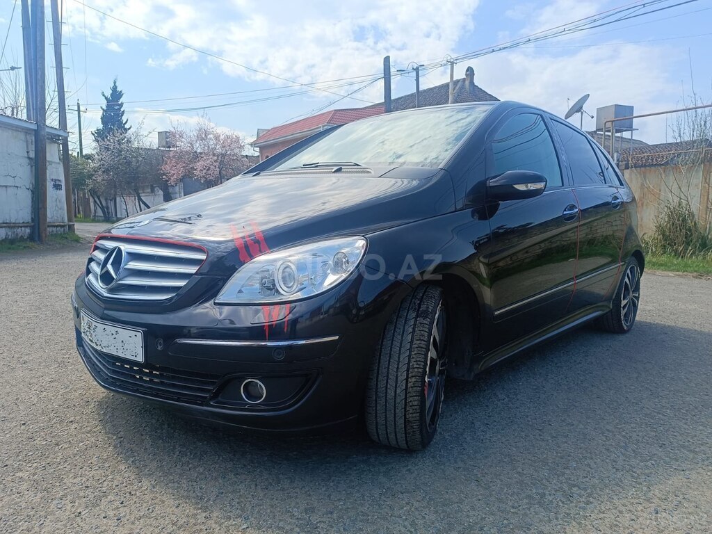 Mercedes B 200