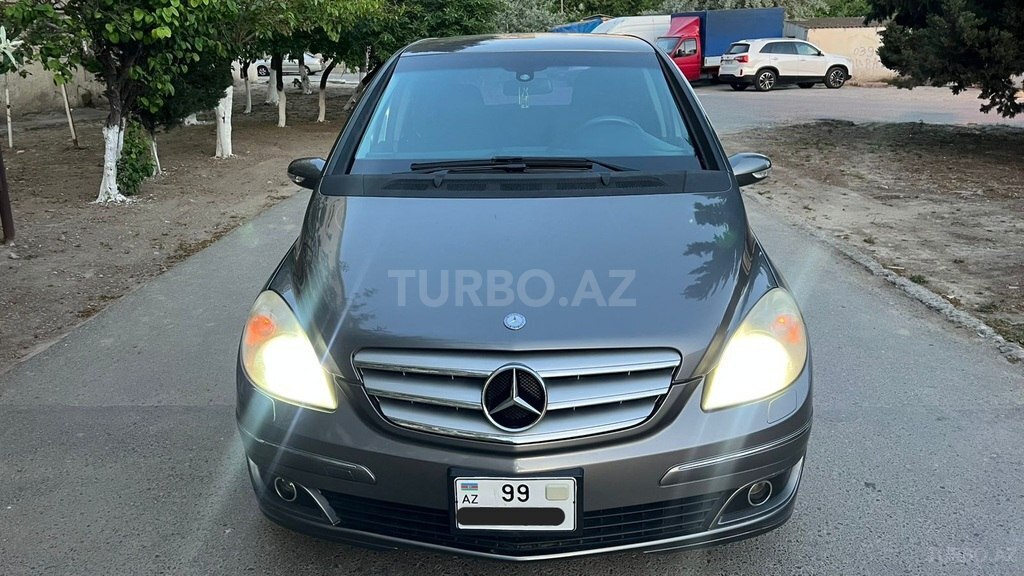 Mercedes B 180