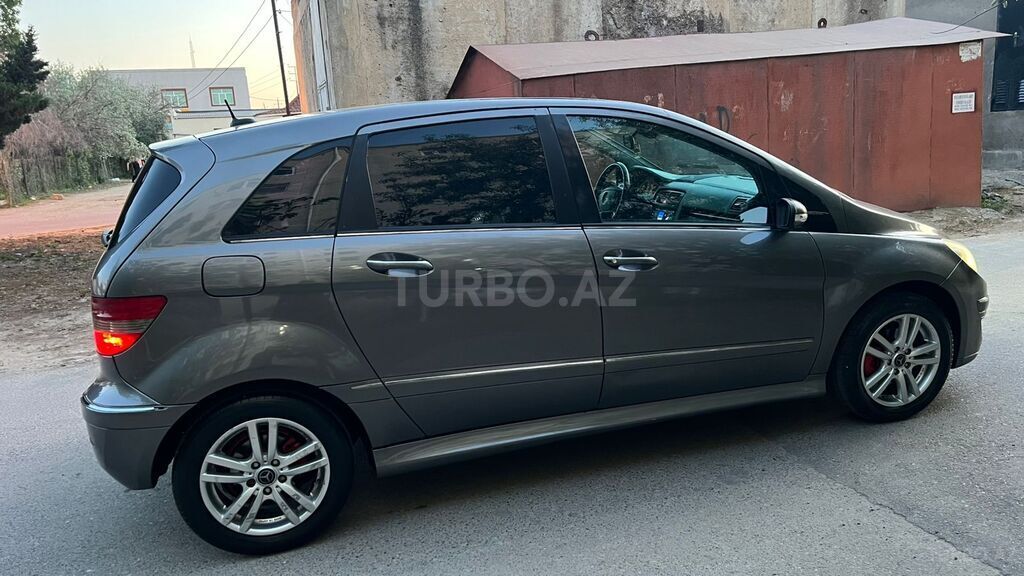 Mercedes B 180