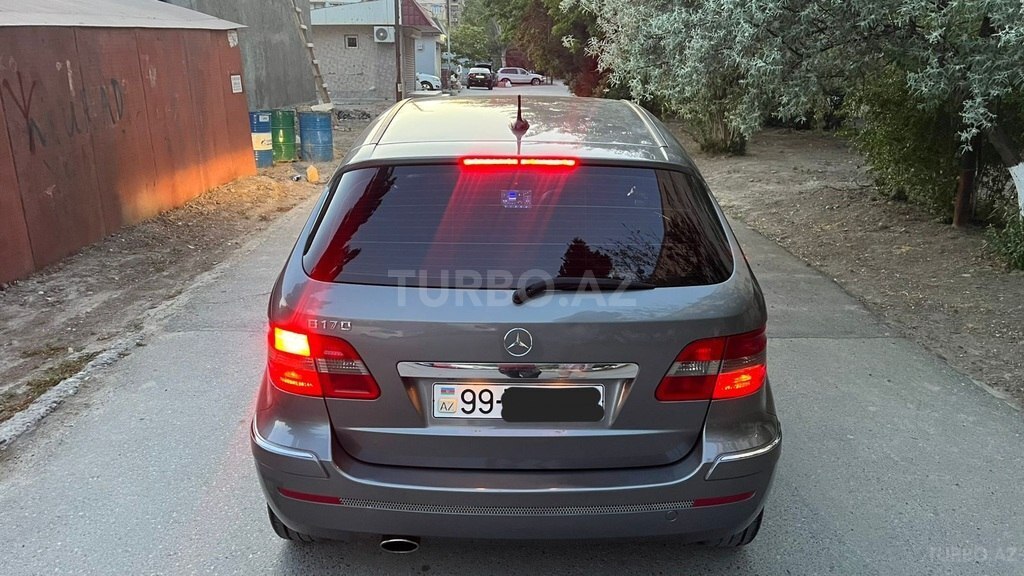 Mercedes B 180