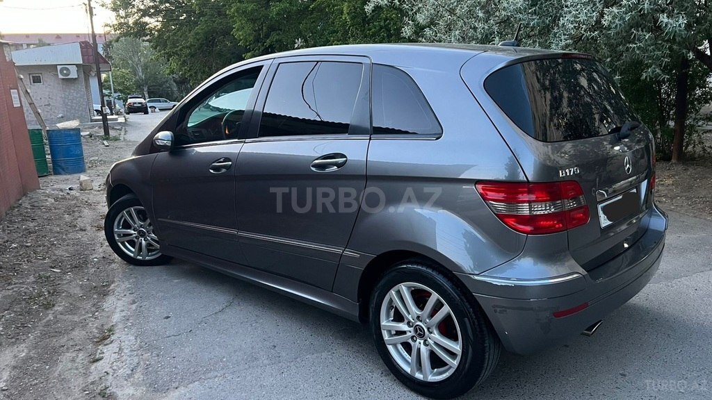 Mercedes B 180