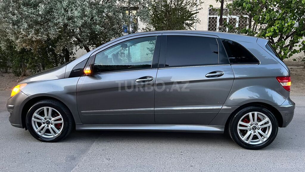Mercedes B 180