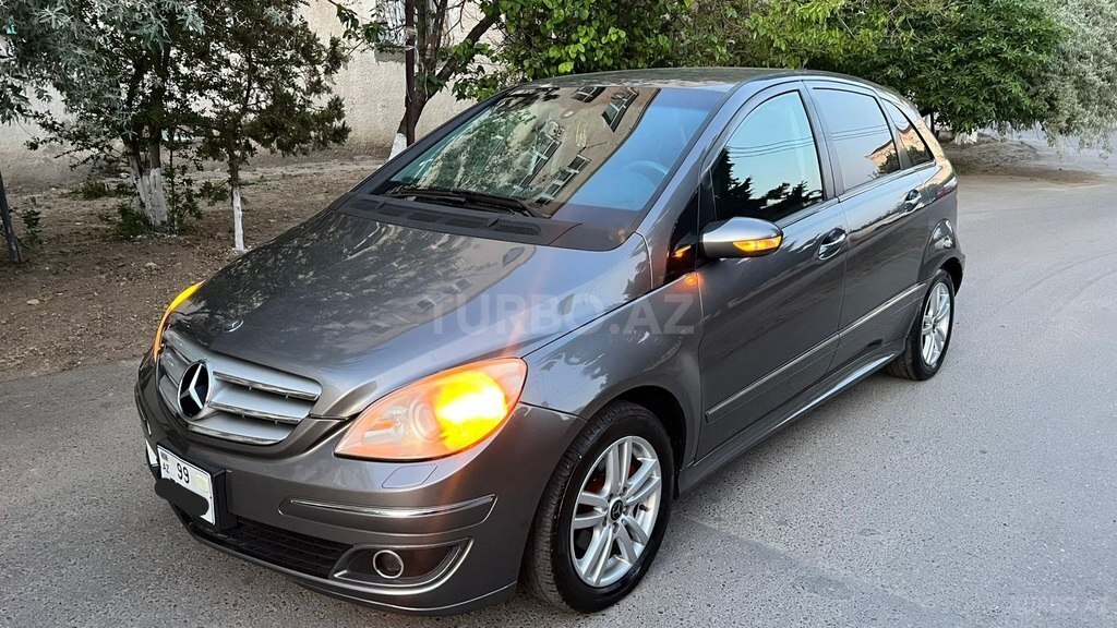 Mercedes B 180