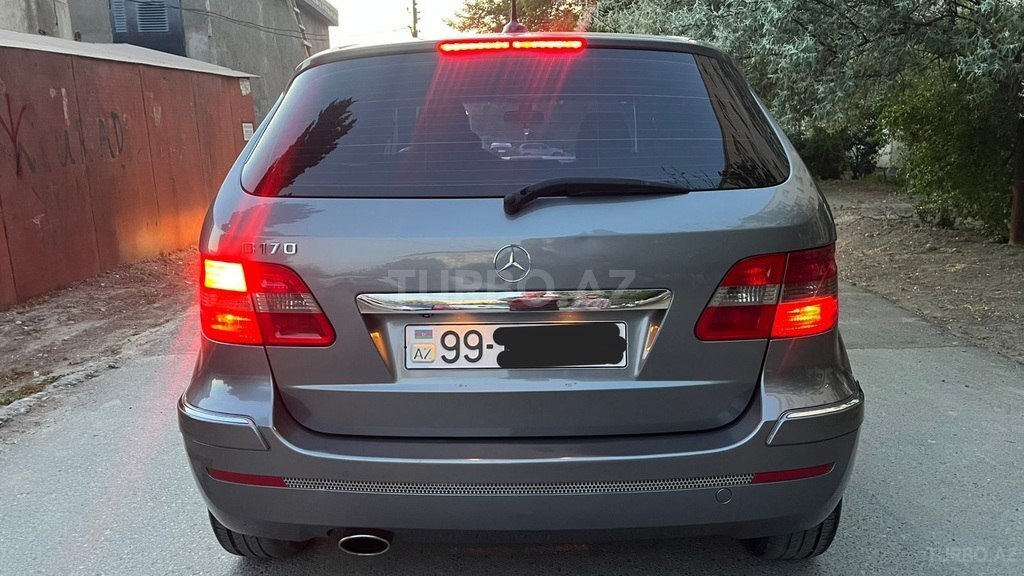 Mercedes B 180
