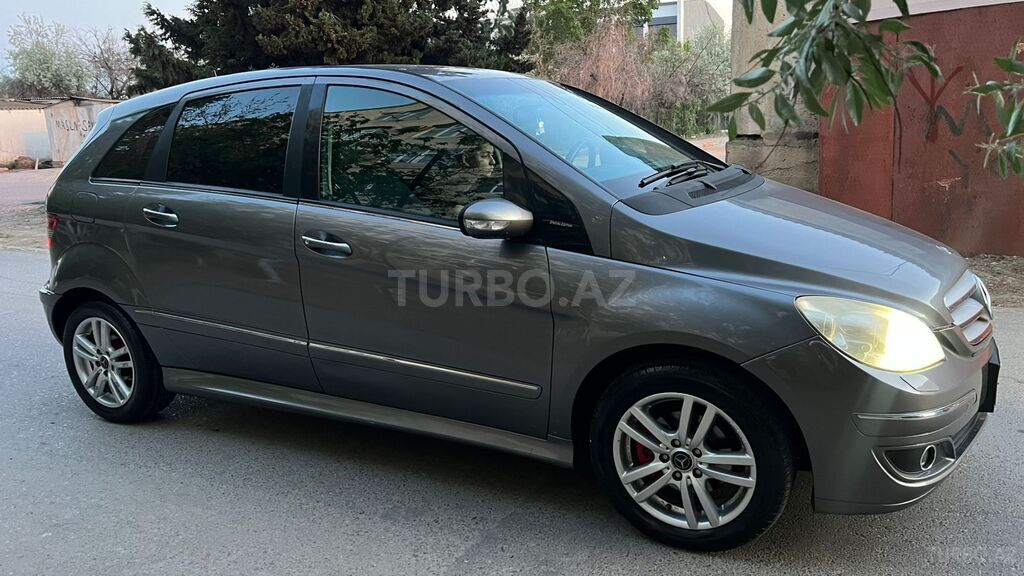 Mercedes B 180