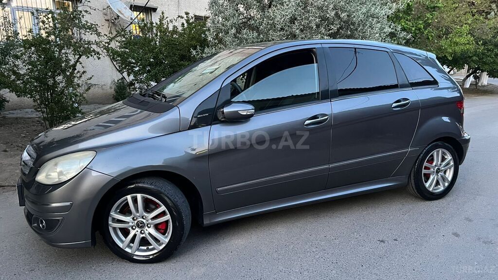 Mercedes B 180