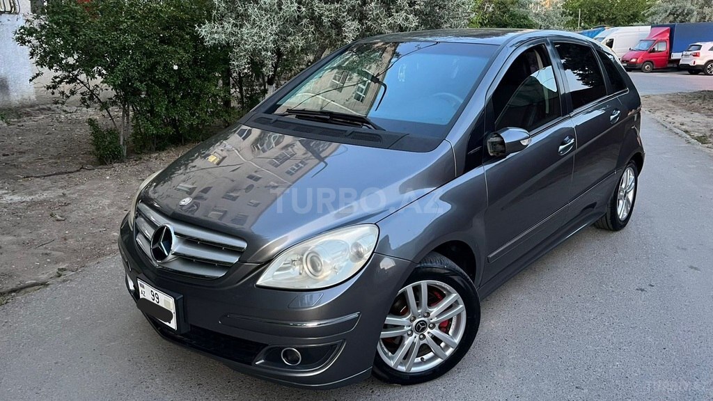 Mercedes B 180