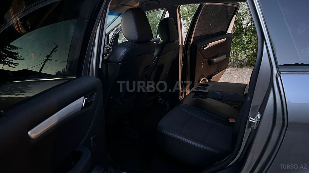 Mercedes B 180