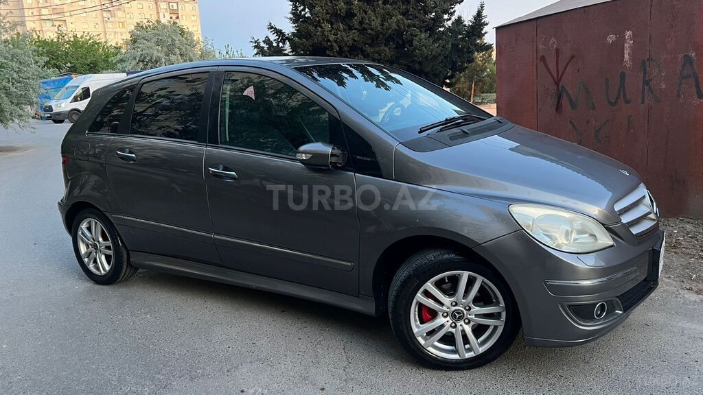 Mercedes B 180