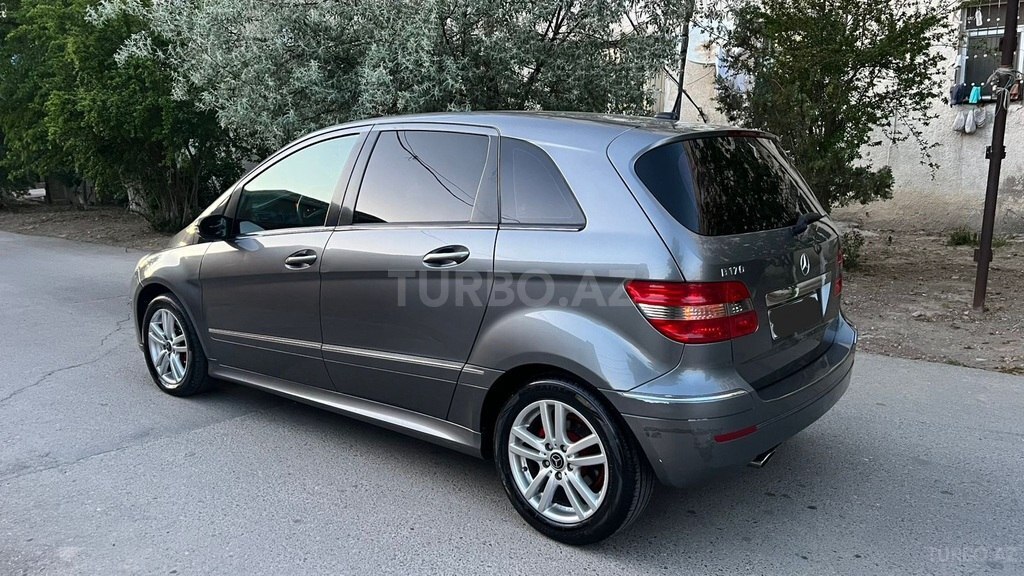 Mercedes B 180