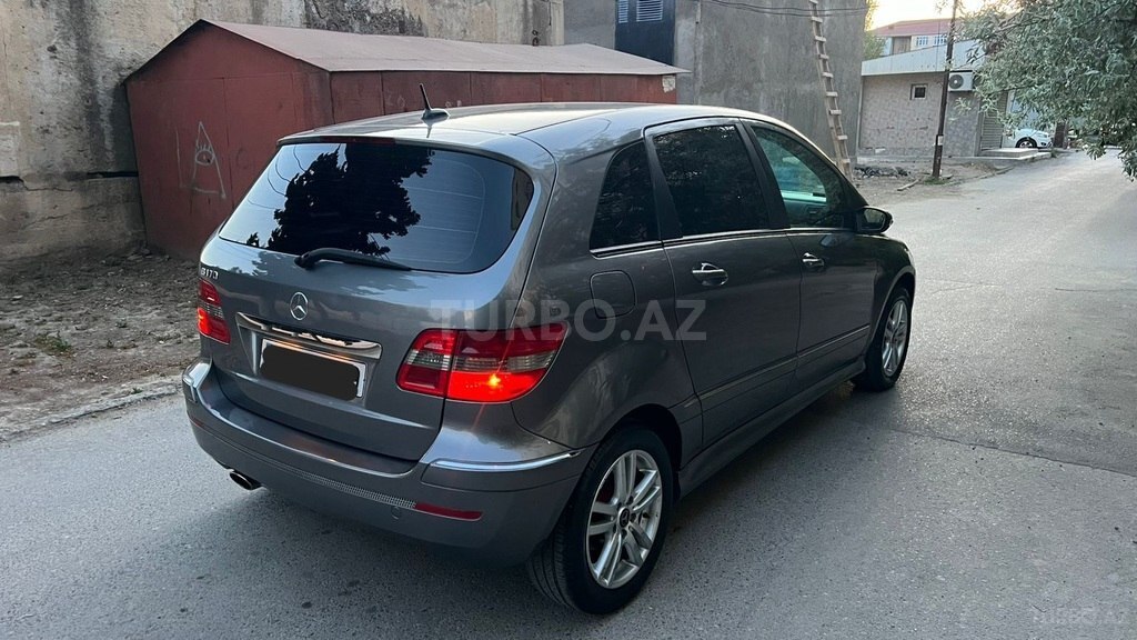 Mercedes B 180