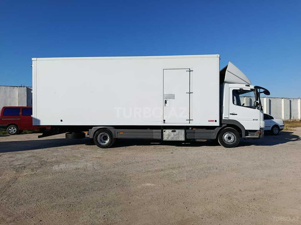 Mercedes Atego 818