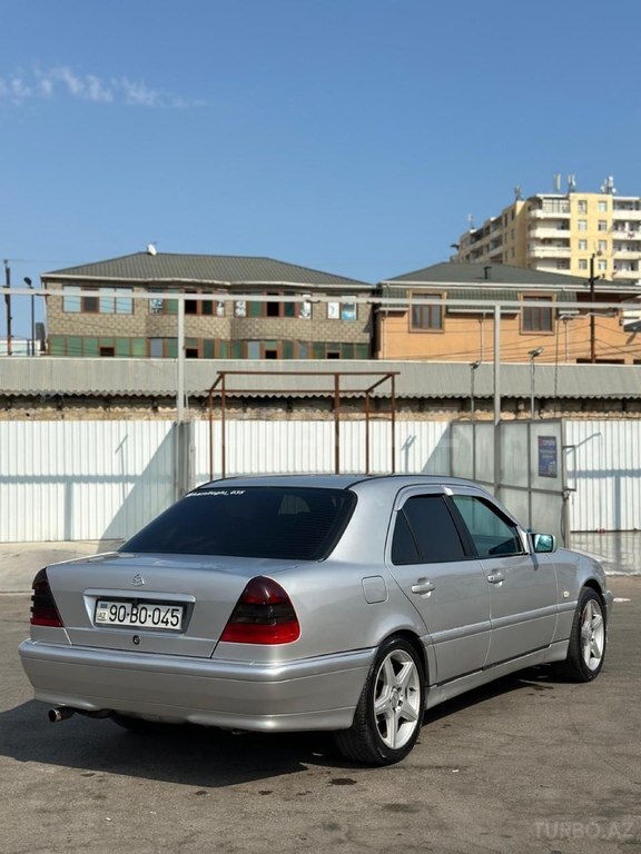 Mercedes C 180