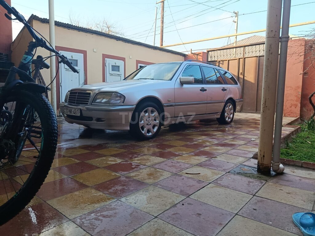 Mercedes C 180