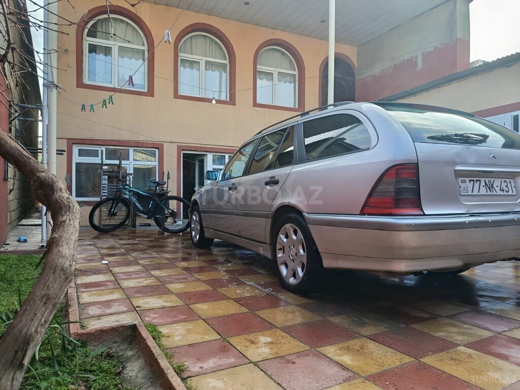 Mercedes C 180