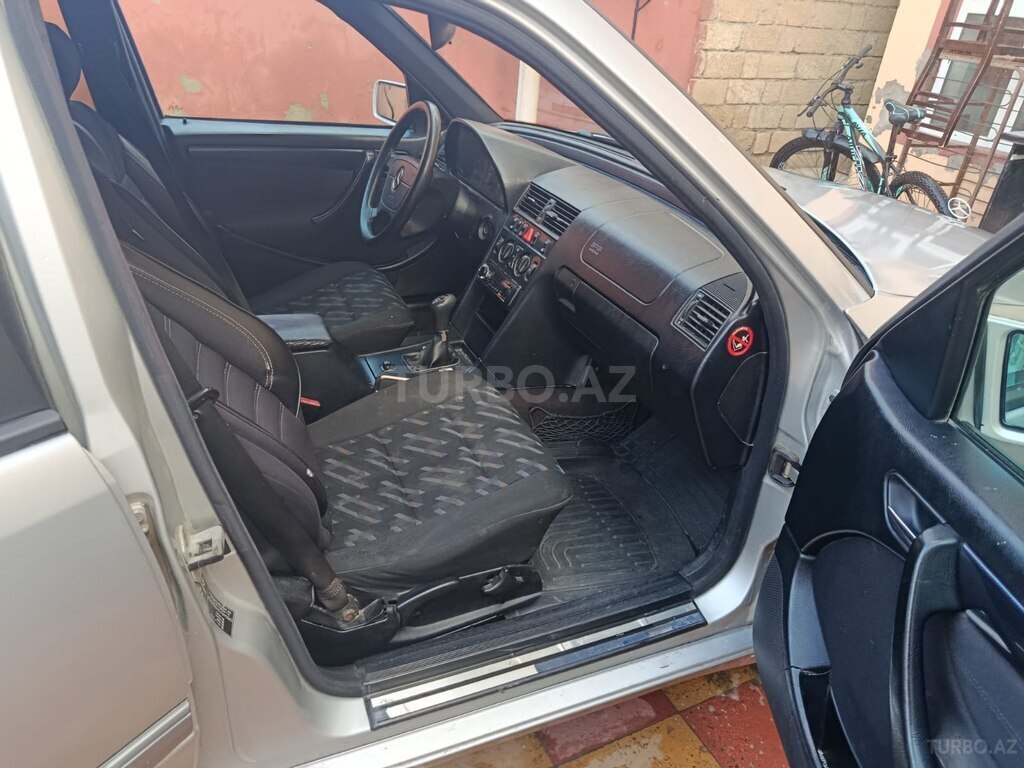Mercedes C 180