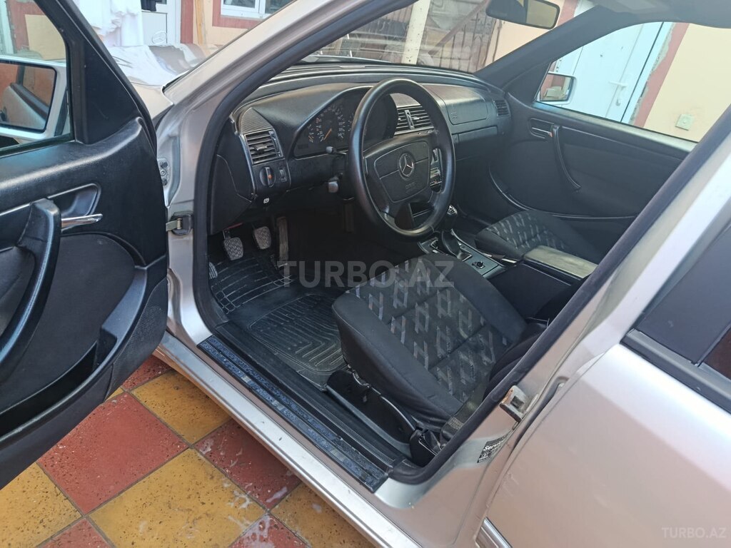 Mercedes C 180
