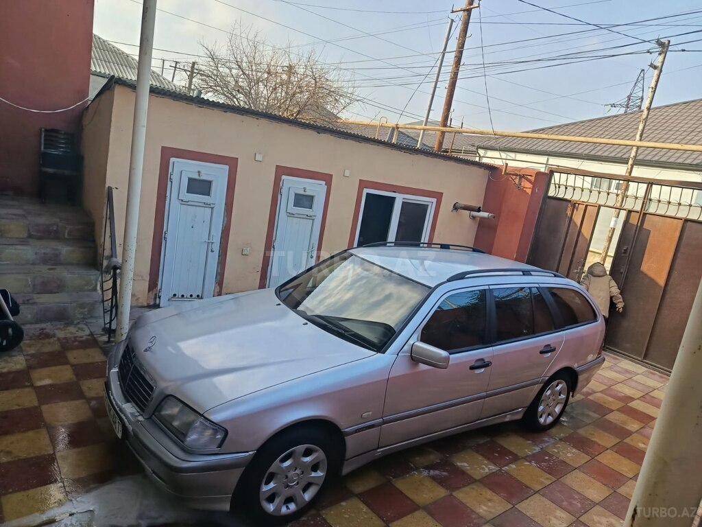 Mercedes C 180