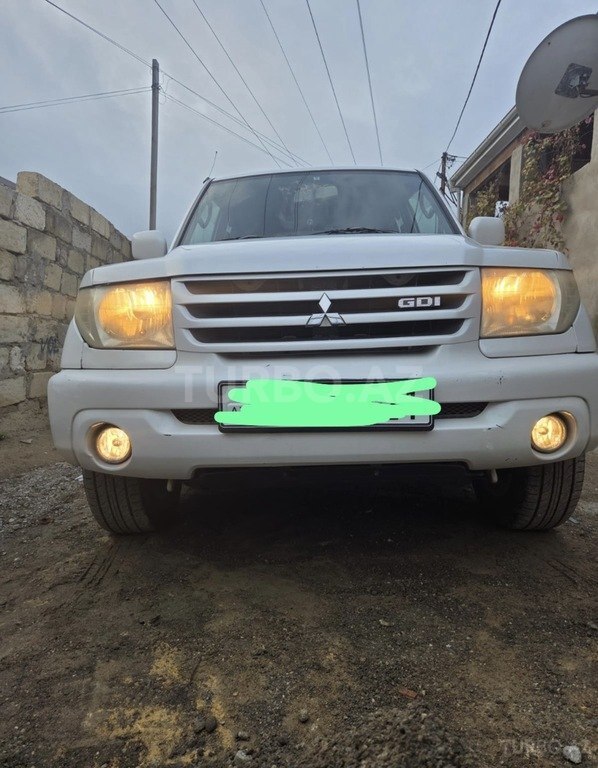 Mitsubishi Pajero io