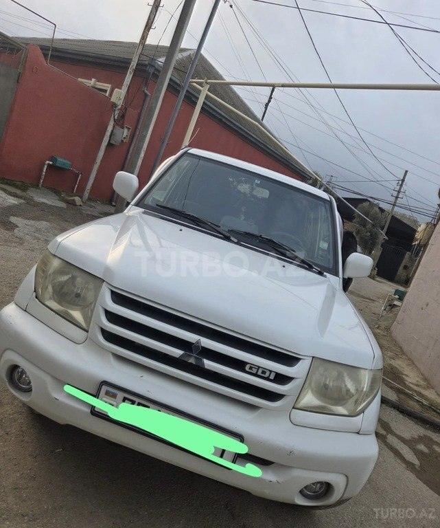 Mitsubishi Pajero io