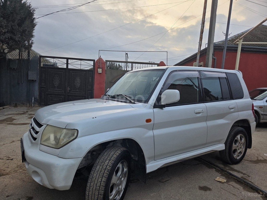 Mitsubishi Pajero io