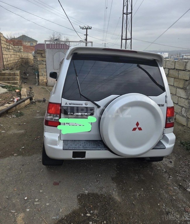 Mitsubishi Pajero io