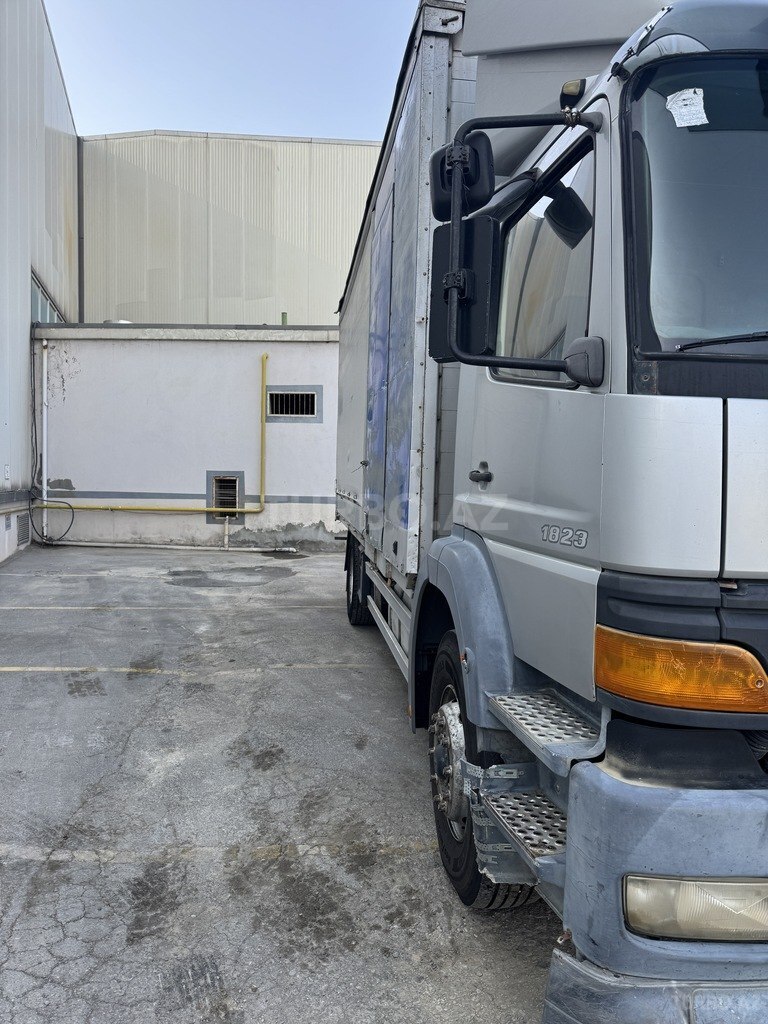 Mercedes Atego 1823