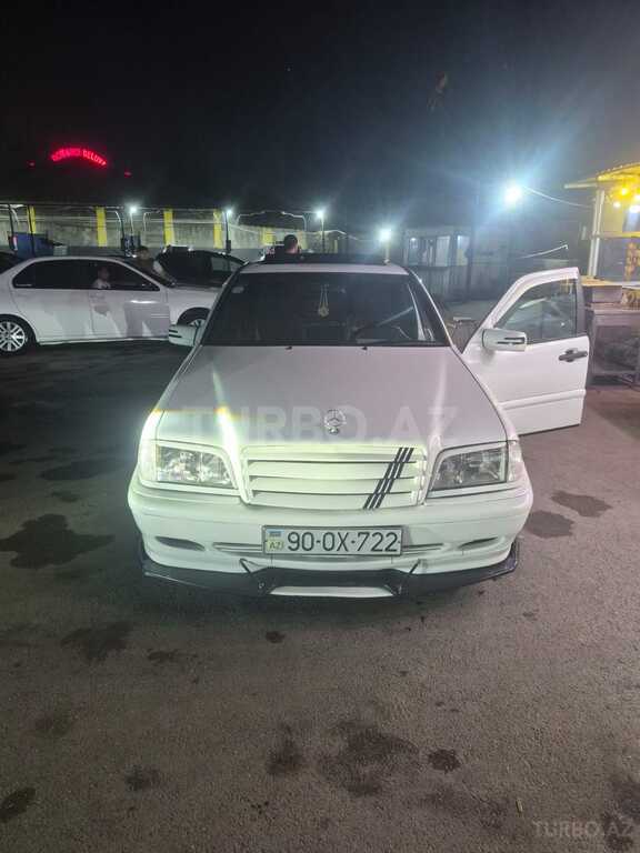 Mercedes C 200
