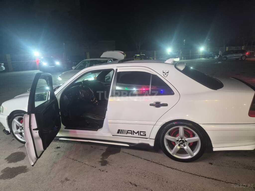 Mercedes C 200