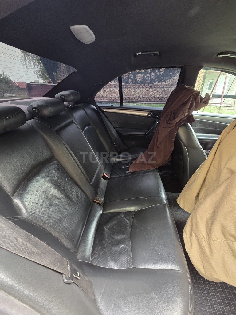 Mercedes C 200
