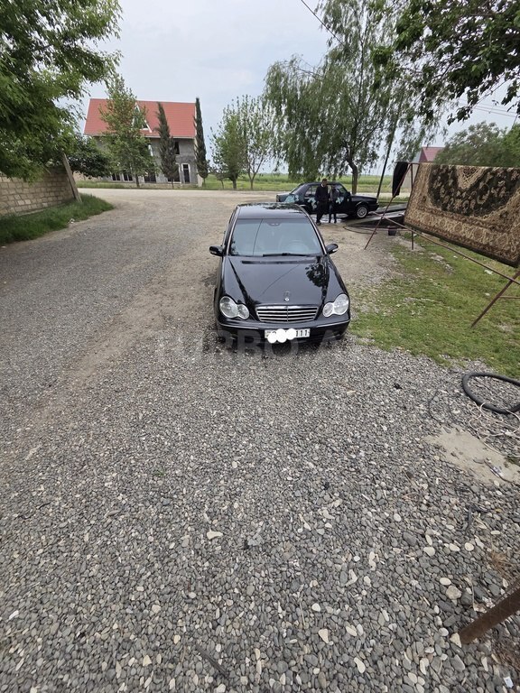 Mercedes C 200