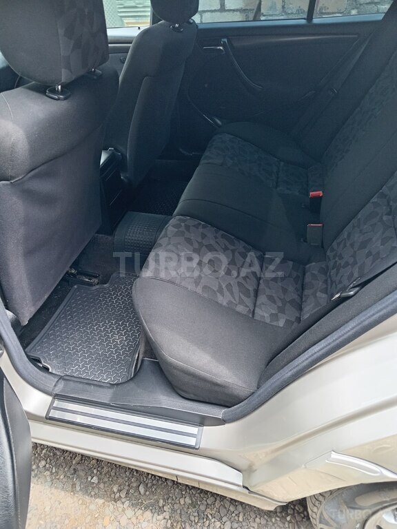 Mercedes C 200