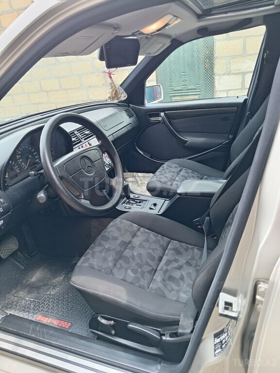 Mercedes C 200