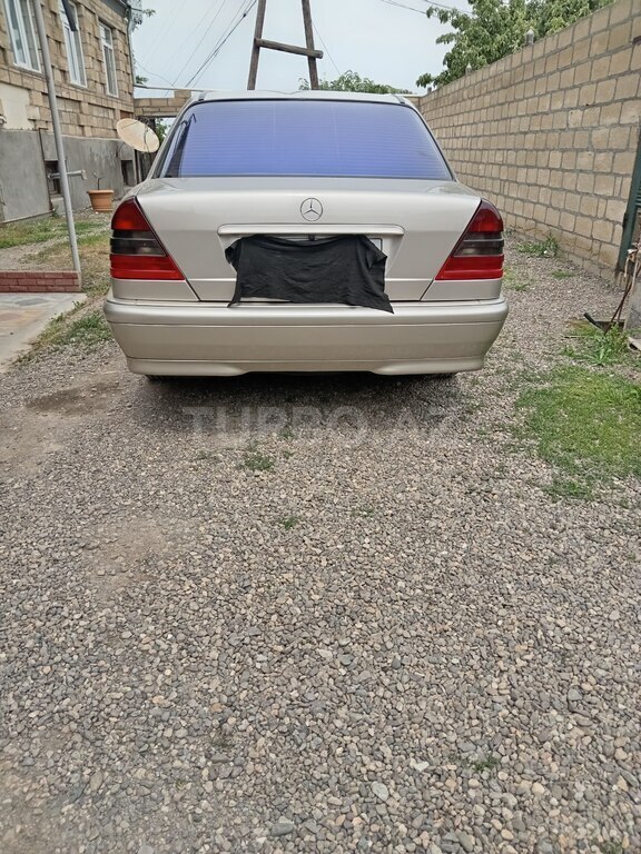 Mercedes C 200