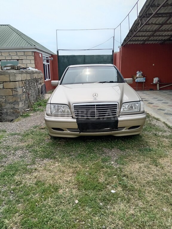 Mercedes C 200