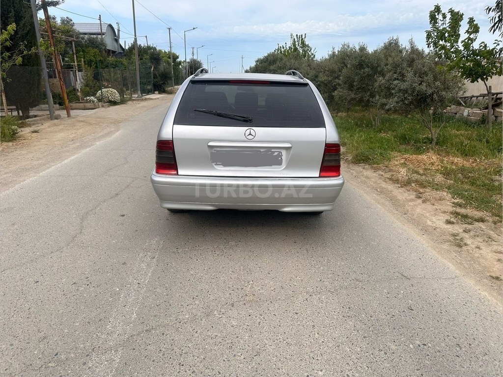 Mercedes C 180