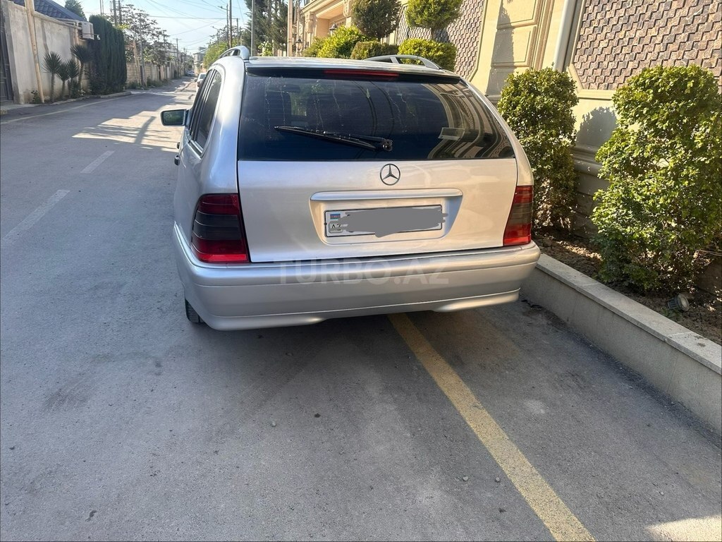 Mercedes C 180
