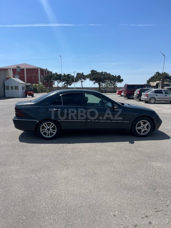 Mercedes C 200