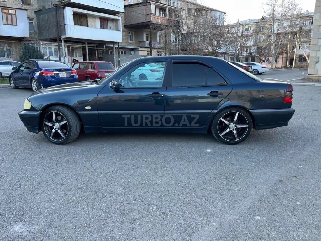 Mercedes C 200
