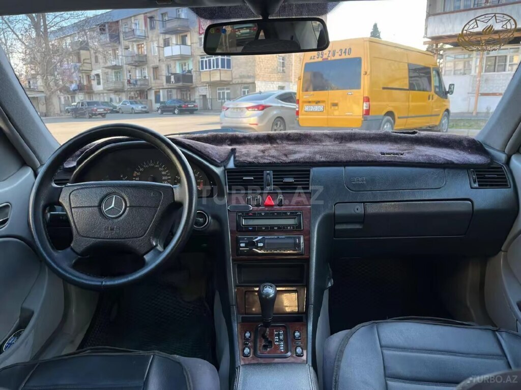Mercedes C 200