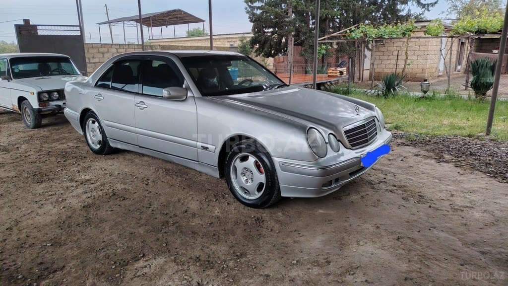 Mercedes E 220
