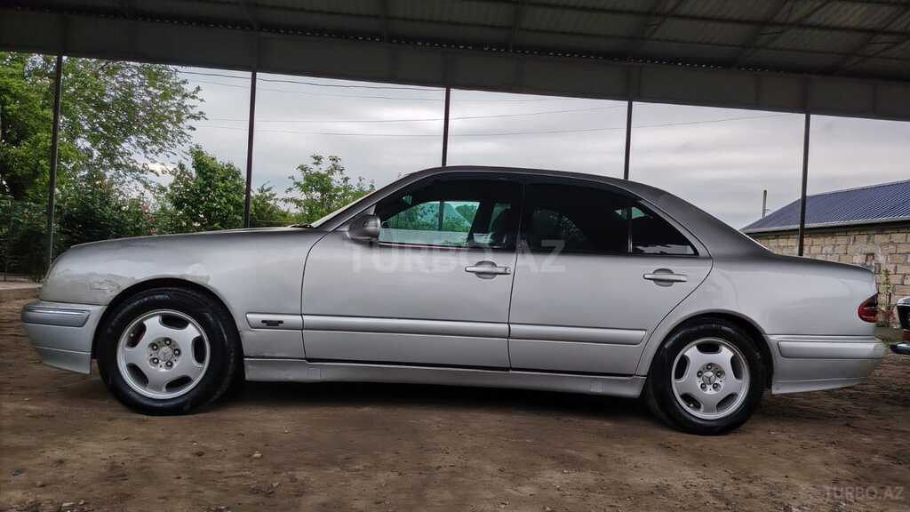 Mercedes E 220