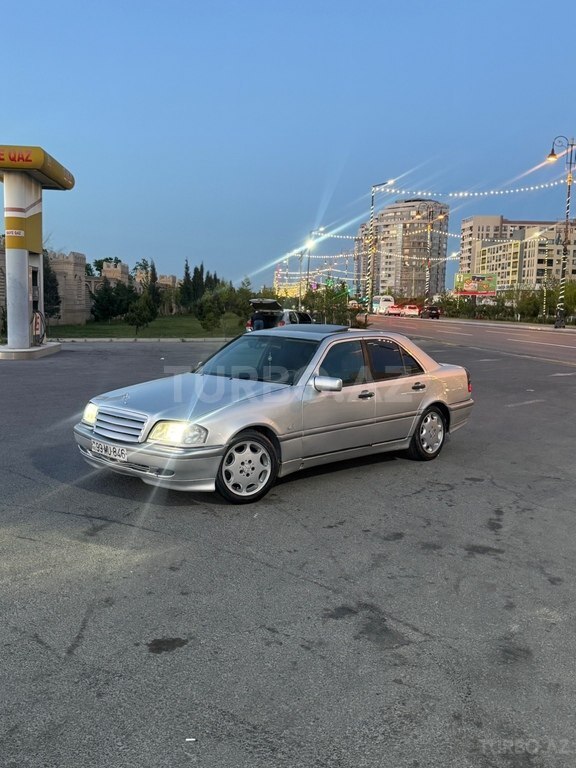 Mercedes C 180