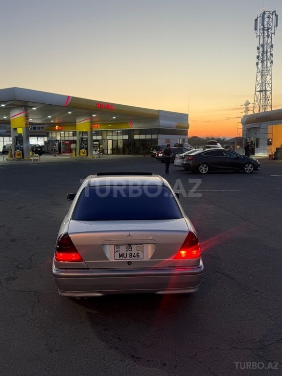 Mercedes C 180