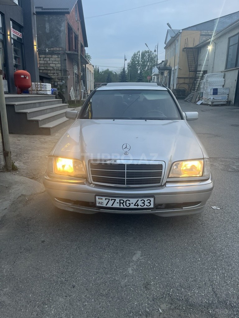Mercedes C 240