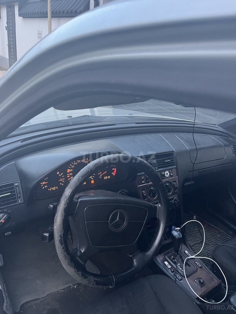 Mercedes C 240