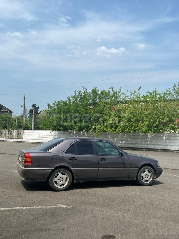 Mercedes C 180